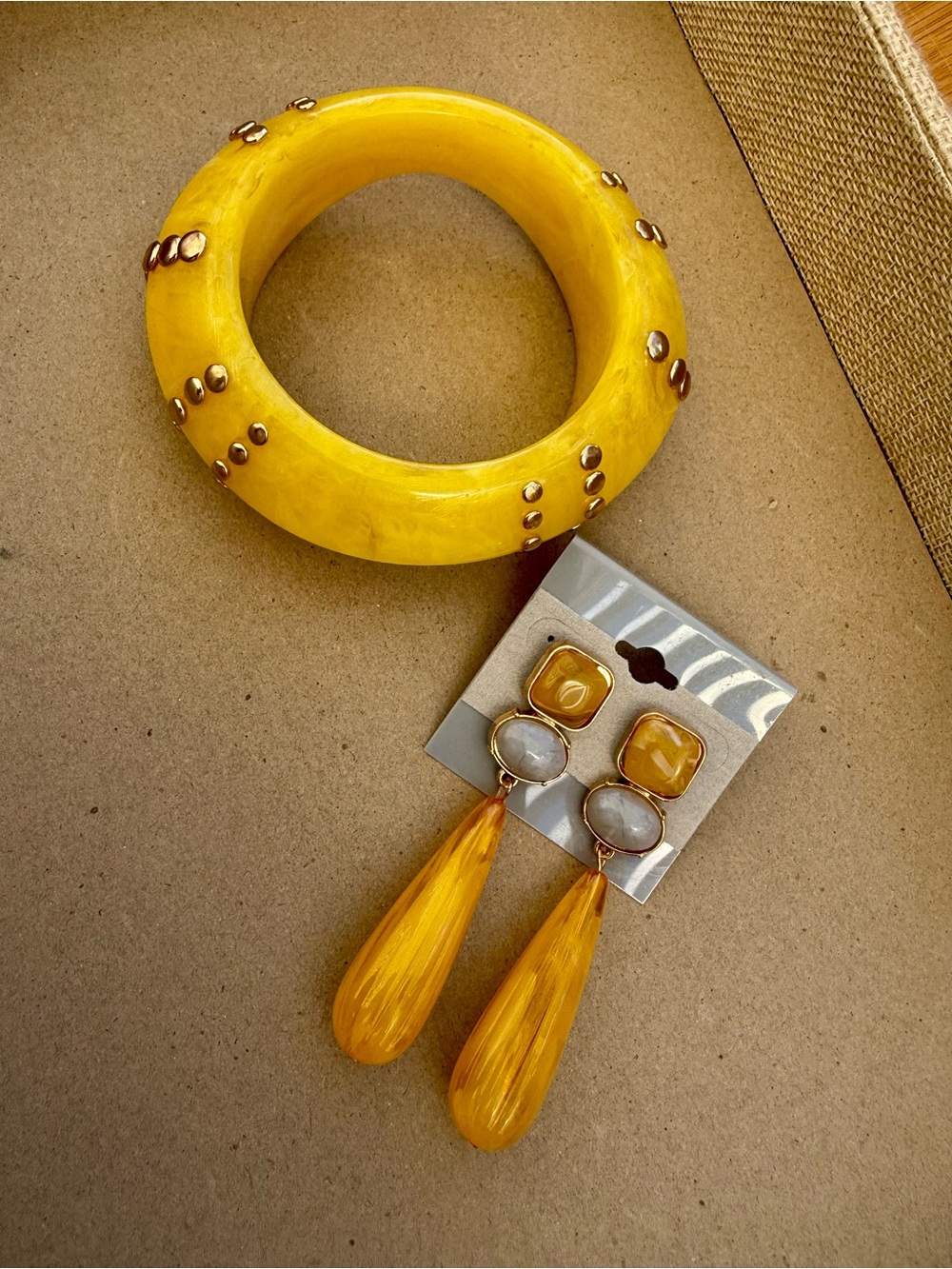 Yellow Resin Bangle and Drop Earrings Set - Fashion Women Jewelry